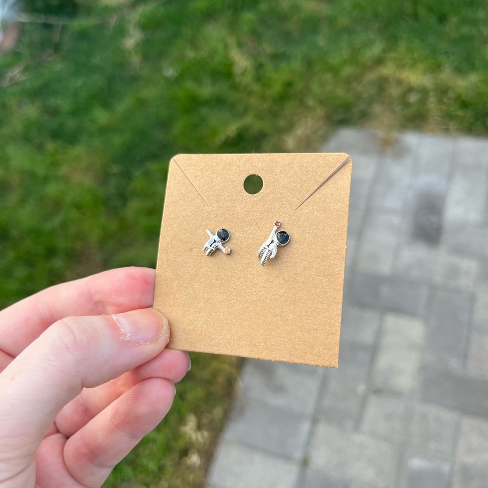 ASTRONAUT ASYMMETRIC EARRINGS - Picture 9 of 10